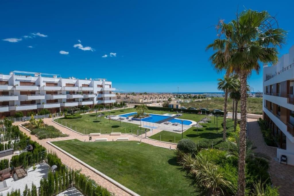 Privatunterkunft Mit Grosser Poolanlage, Meerblick Dehesa de Campoamor  Exterior photo